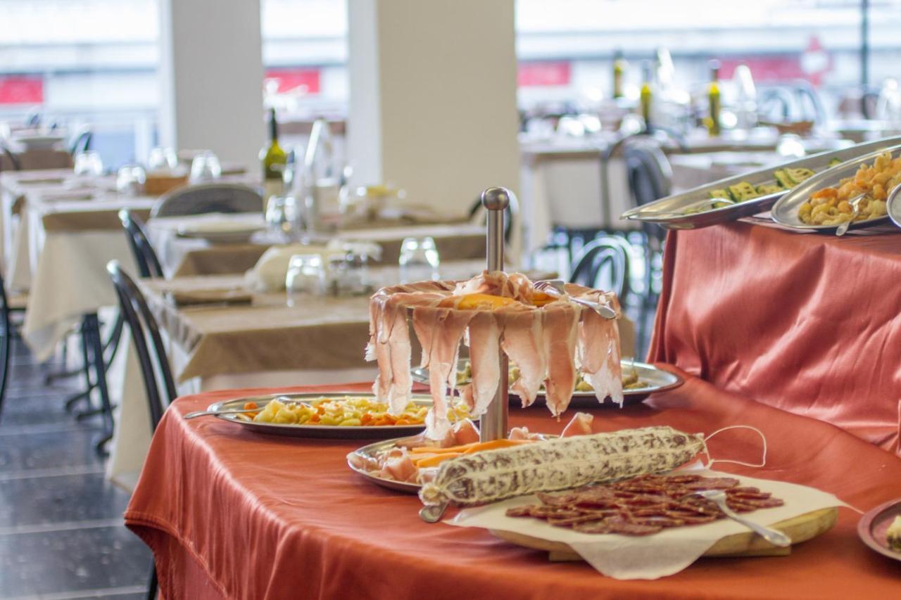 Hotel London 카톨리카 외부 사진